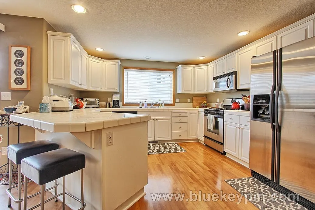 Hazel Dell 4 Bed ,2.5 Bath with Neighborhood Pool and Fitness Center Near NE 99th Street — Photo 3