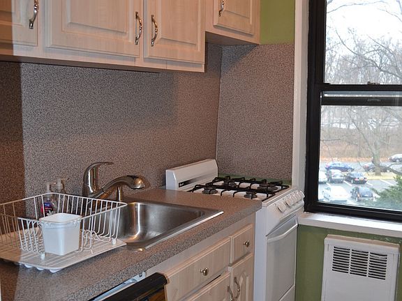 3rd image of 22424 Union Tpke APT 3J