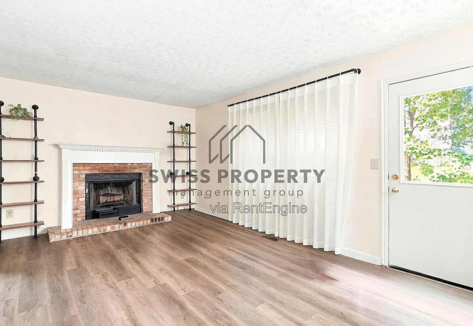 4 bed, 3.5 bath, 2335 sqft, $2,895 — Photo 2