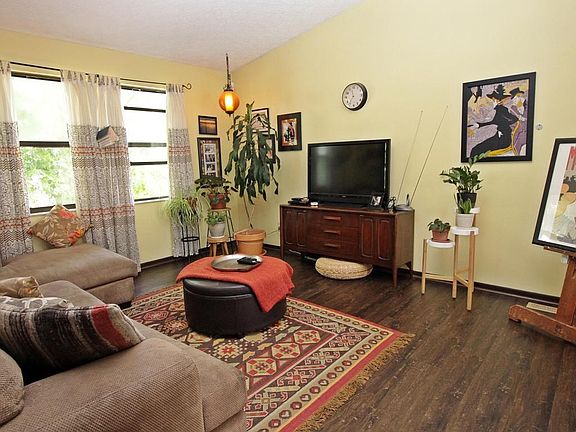 3rd image of 1804 Bierstad Dr
