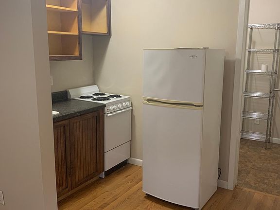 4th image of 912 Avenue M