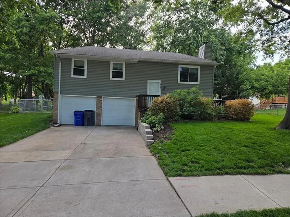 12908 S Brougham Dr, Olathe, KS 66062