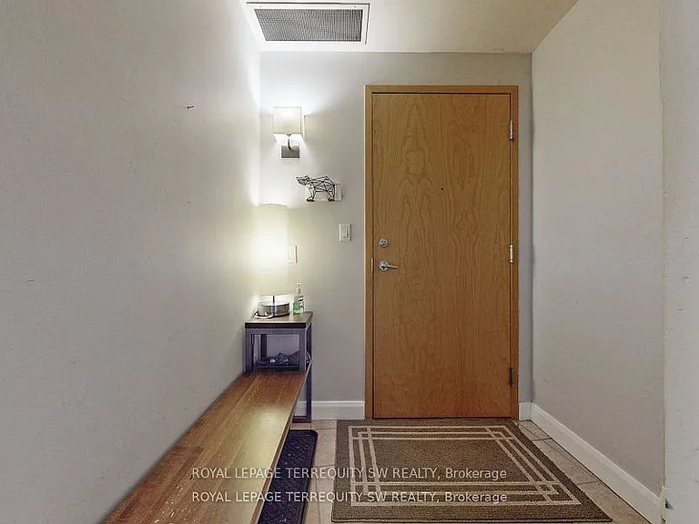 700 King St W #1101 — Photo 10