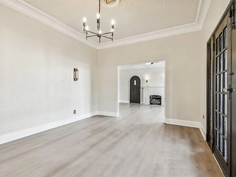 2102 W La Salle St — Photo 16