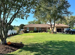 29 Woodland Rd, Poquoson, VA 23662