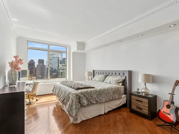 236 East 47th Street PH1A image 3 of 8
