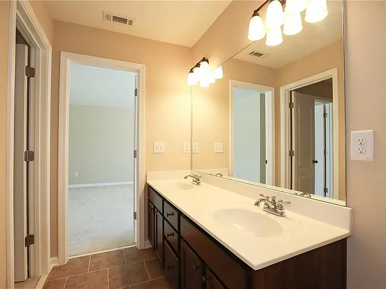 430 Park Place Ct — Photo 8