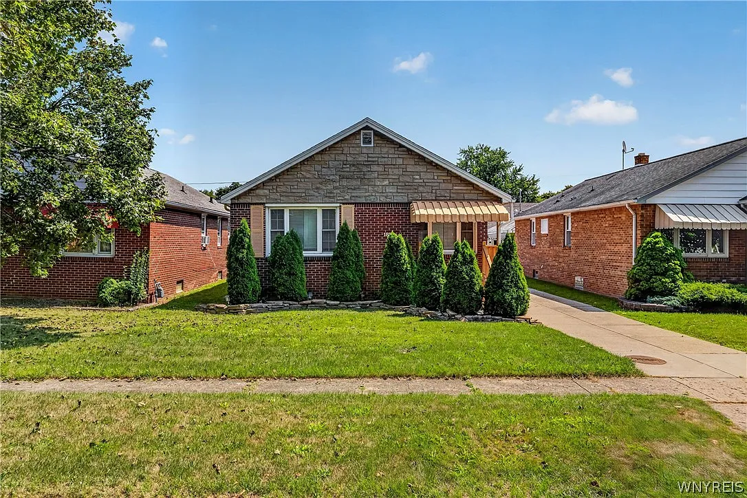 3 bed, 2.0 bath, 1096 sqft, $2,000 — Photo 2