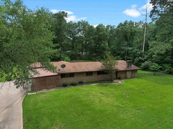 1320 Pine Hill Dr, Jefferson, TX 75657