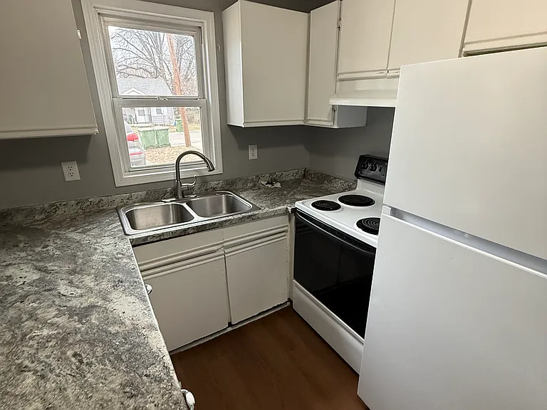 810 Pond St #810 — Photo 4