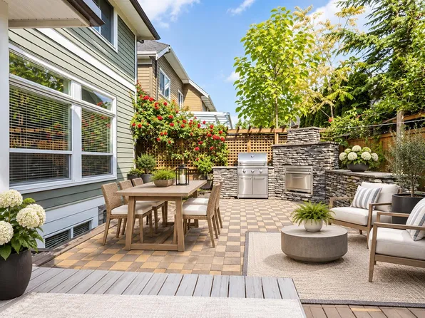 16148 28a Ave, Surrey, BC V3Z 3Y6