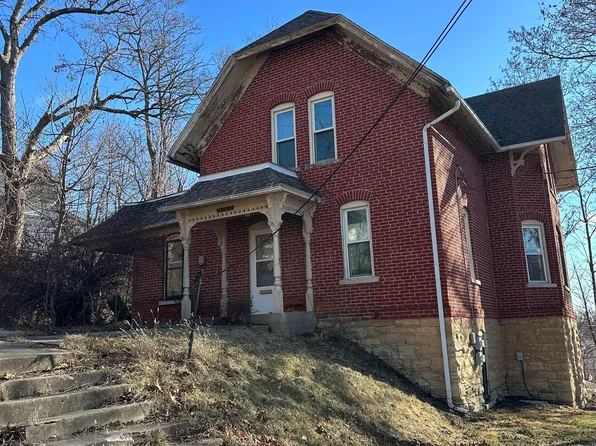 15 Mulberry St, Savanna, IL 61074