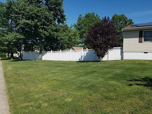 Side of front yard