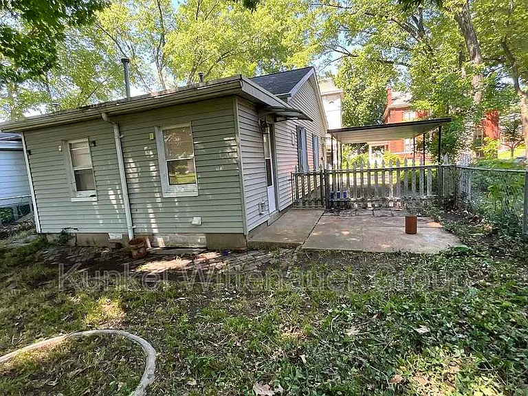 324 N Jackson St — Photo 2