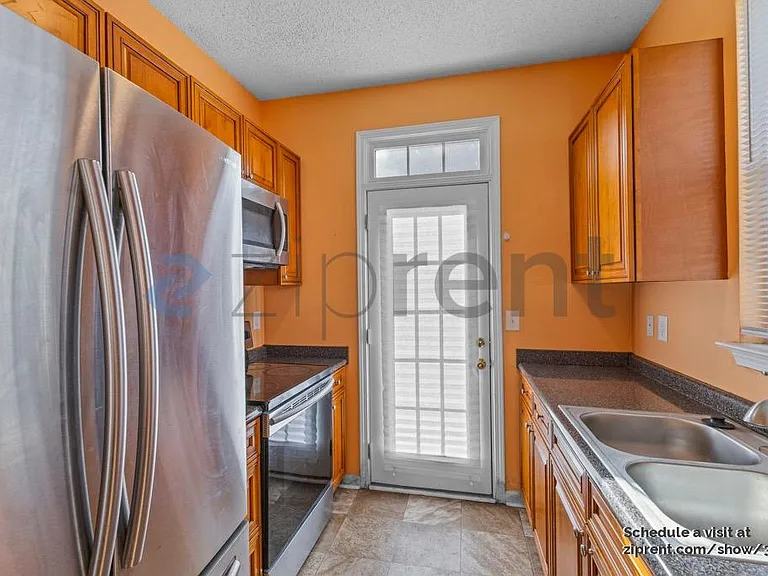 8104 Kings Creek Dr — Photo 6