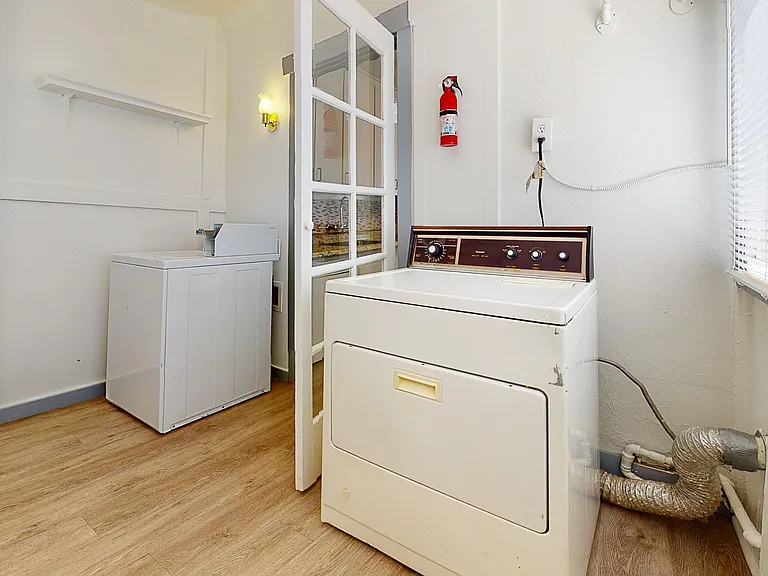 1127 Bell St — Photo 29