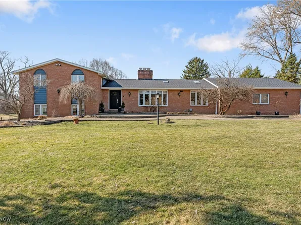 4984 S Main St, Akron, OH 44319