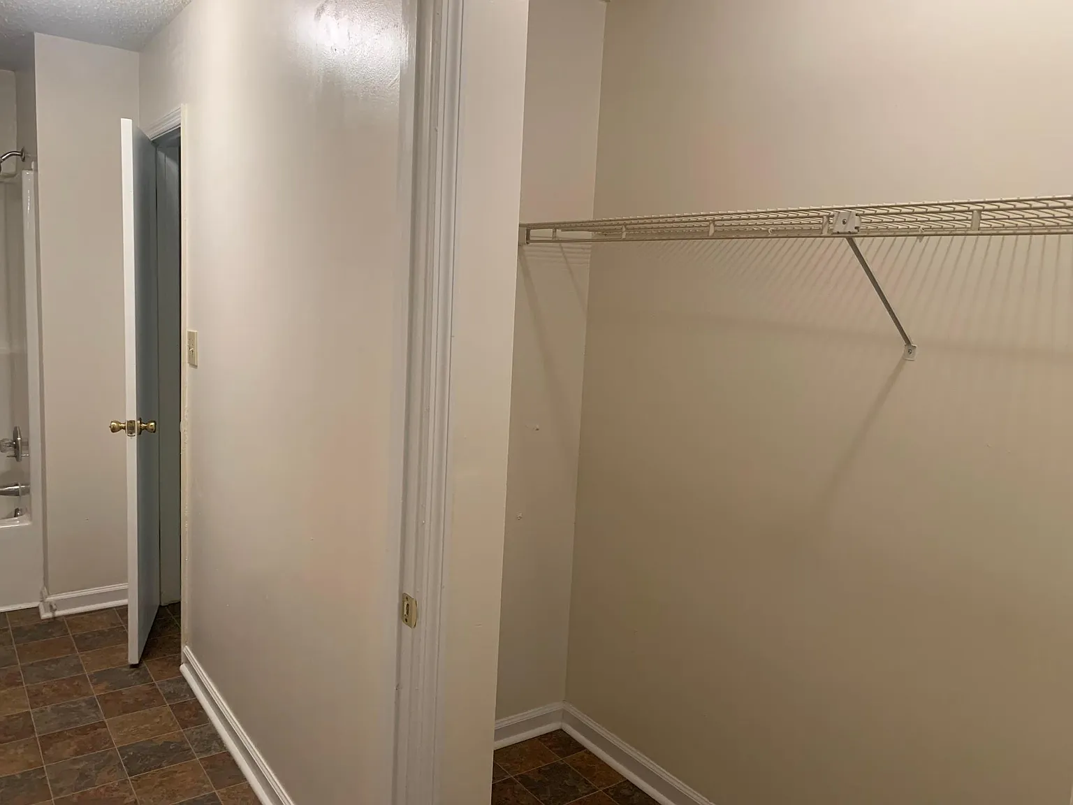2 bed, 1.5 bath, 1232 sqft, $1,200 — Photo 4