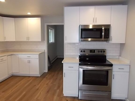 5th image of 950 Oakwood Dr