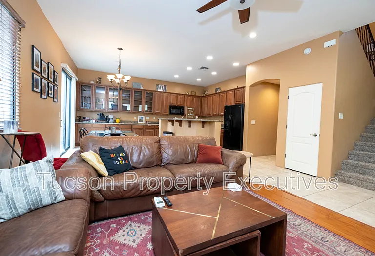 123 E Castlefield Cir — Photo 12