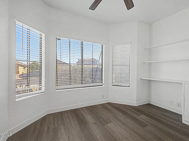 8868 W Laurel Ln — Photo 19
