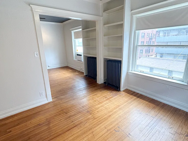 Dining Room (facing northeast)