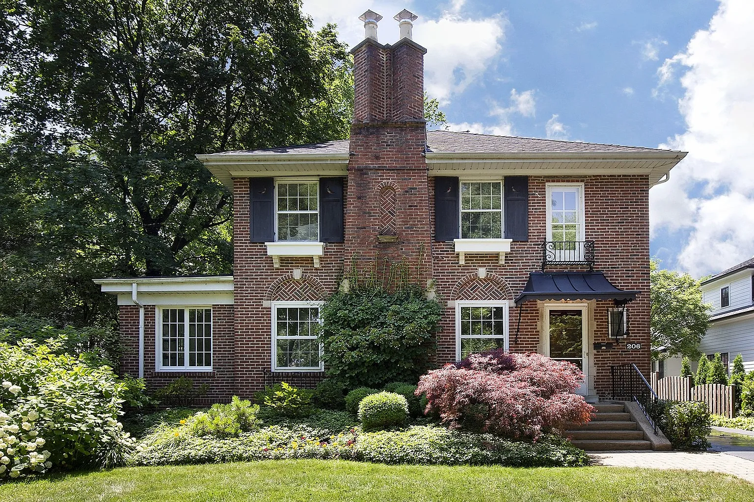 206 Sheridan Rd photo 1