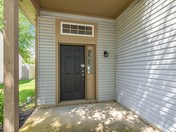 5th image of 3338 Montgomery Dr