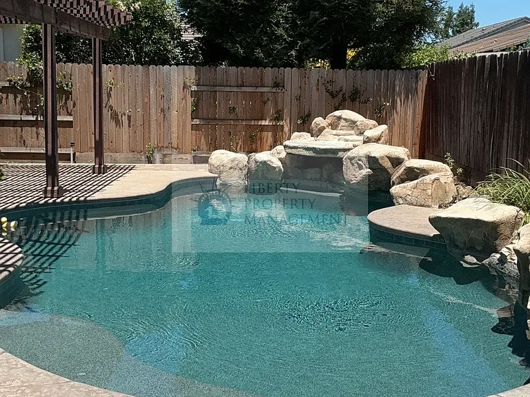 1004 Marigold Ln — Photo 23