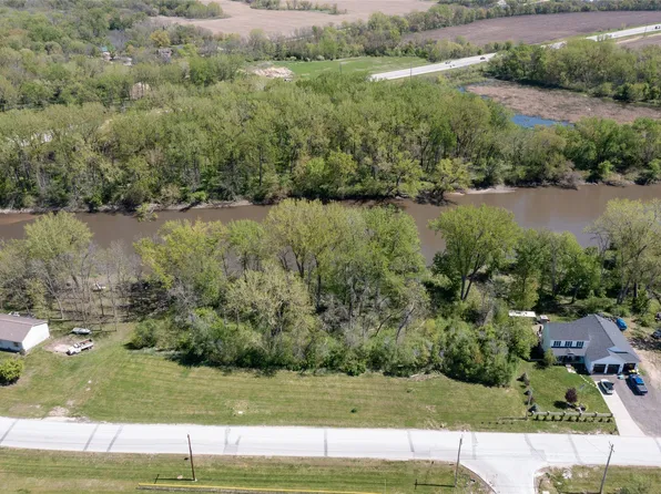 519 S 4th St, Adel, IA 50003