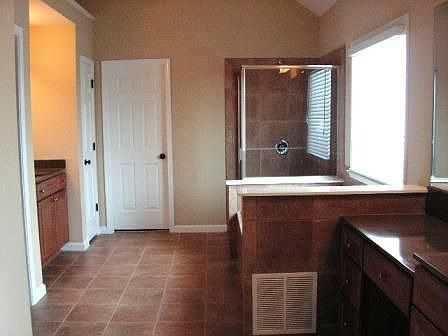 Master Bath/Sep. Tub & Shower, Sep. Vanities