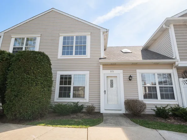 371 Le Parc Cir, Buffalo Grove, IL 60089