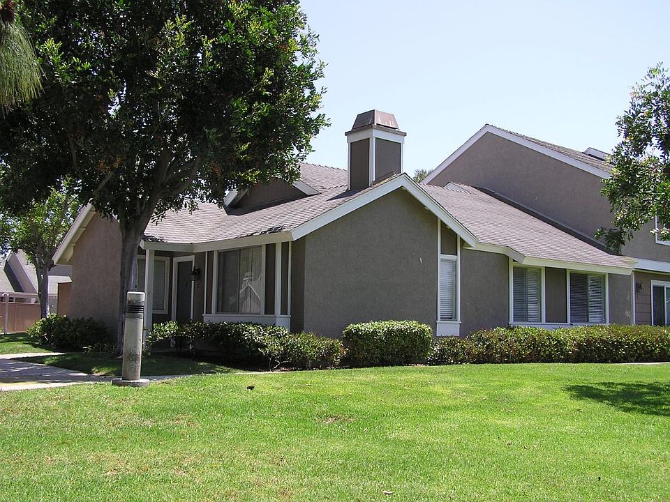 1st image of 27 Hollowglen #34