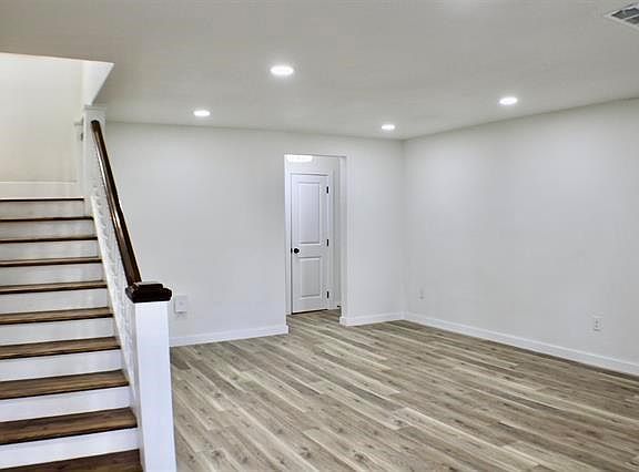 5th image of 410 Belvedere Dr