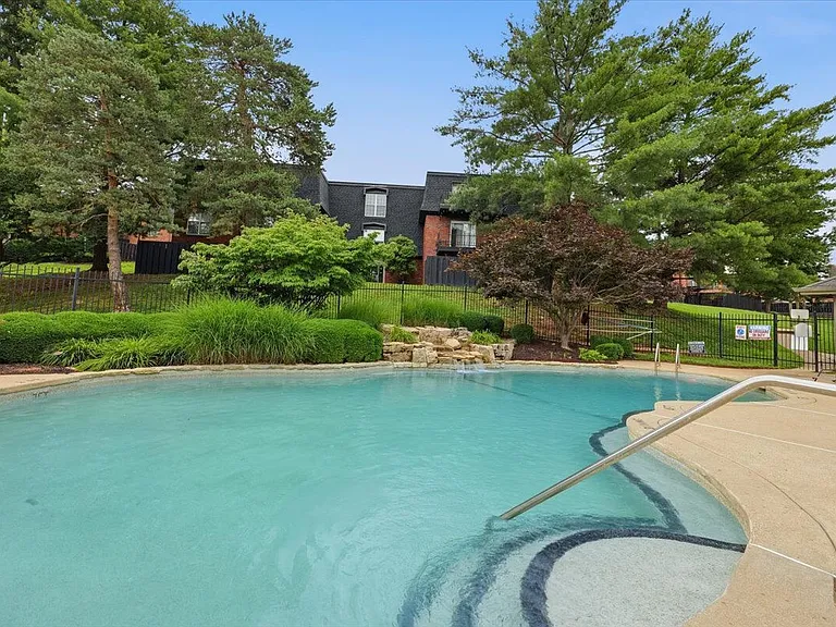 Beau Jardin Apartments — Photo 20