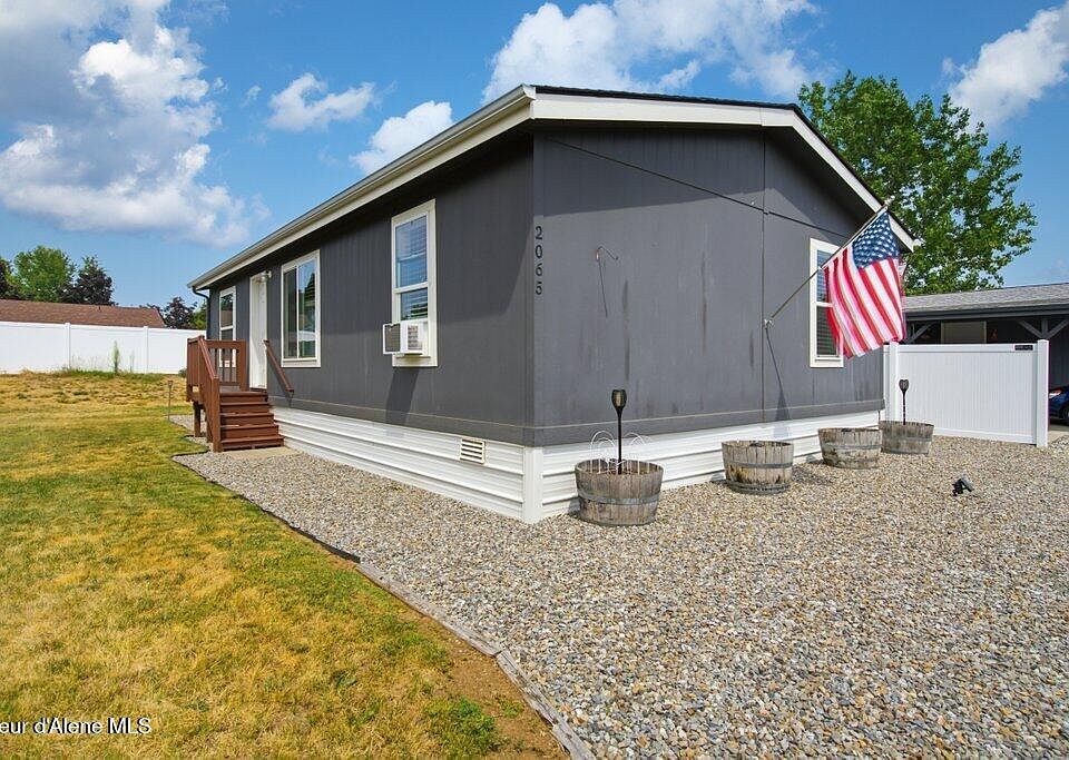 1st image of 2065 W Windermere Ave