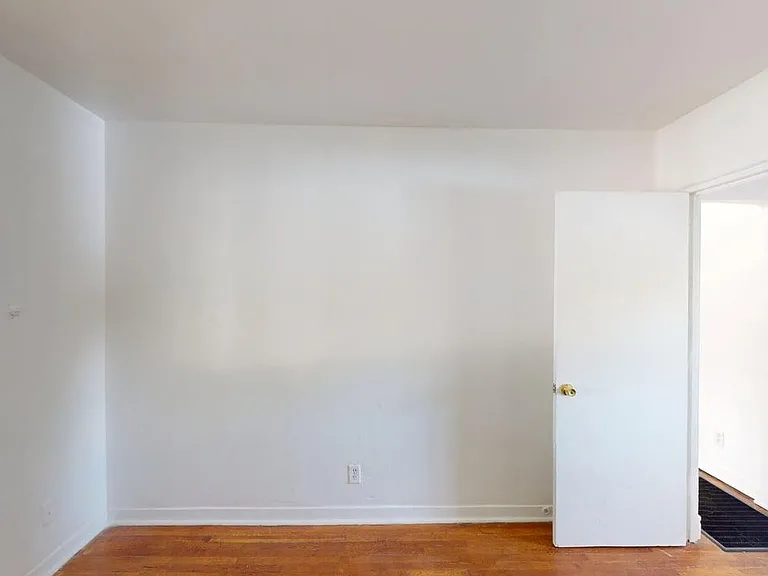 Just Renovated 1 Bedroom Apartments in Beautiful Downtown Compound — Photo 20