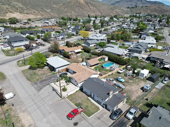 1087 Laroque St, Kamloops, BC V2B 5L6