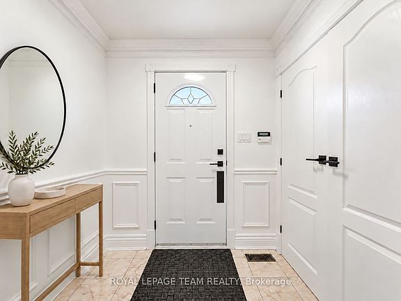 5th image of 35 Mohawk Cres