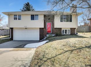 6025 Robin Rd, Lincoln, NE 68516