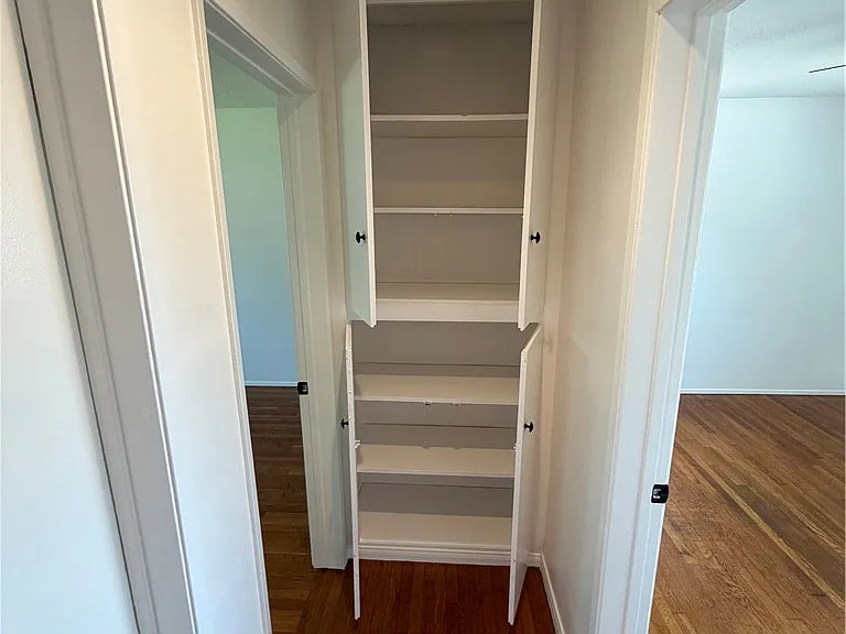 12291 Hampton Ave — Photo 16