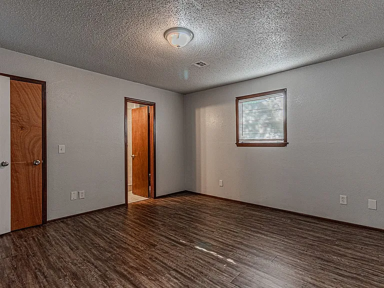 2705 NE 18th St — Photo 50