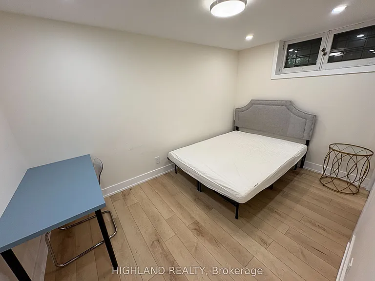 167 Churchill Ave #BASEMENT — Photo 6