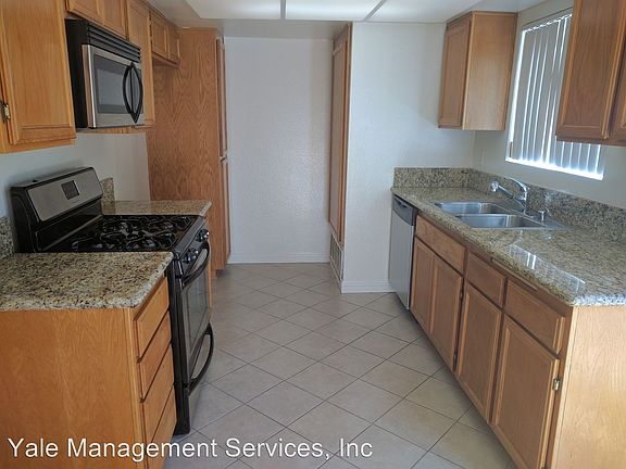 4th image of 13138 Moorpark St APT 19