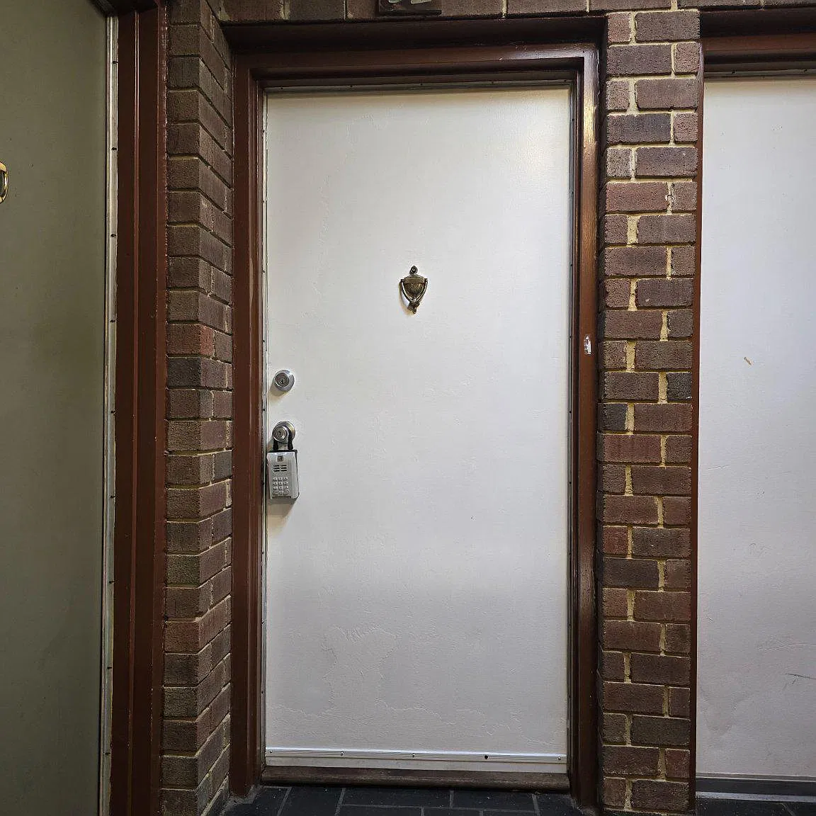 2 bed, 1.0 bath, 975 sqft, $1,900 — Photo 2