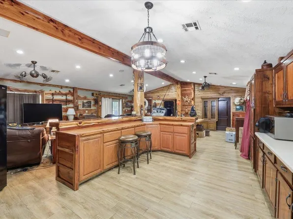 369 Fm 1013 Rd, Hillister, TX 77624