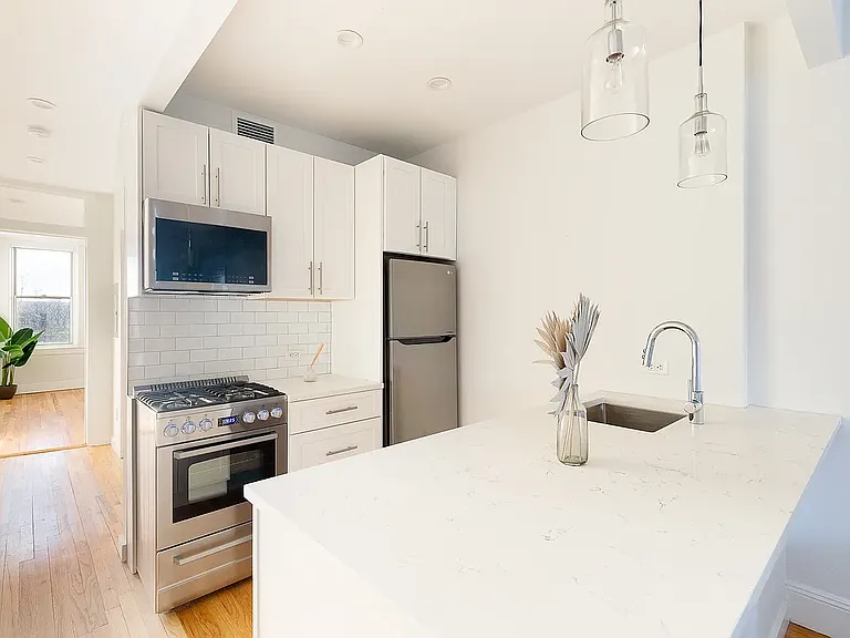 38 3rd St #2L — Photo 2