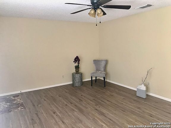 5th image of 4847 Camas