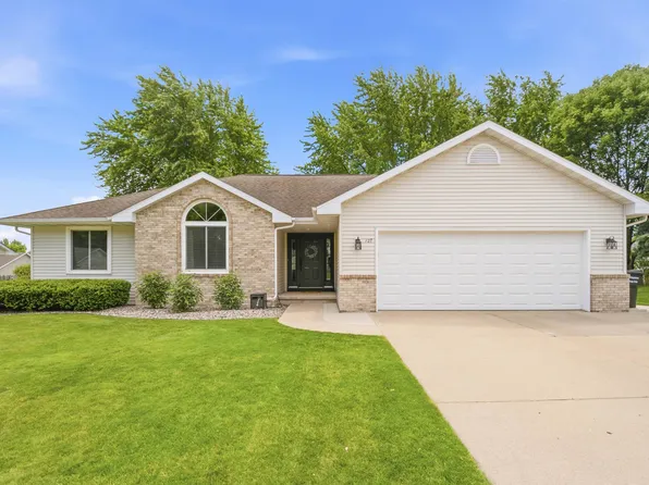 127 W Barefoot Ct, Appleton, WI 54913
