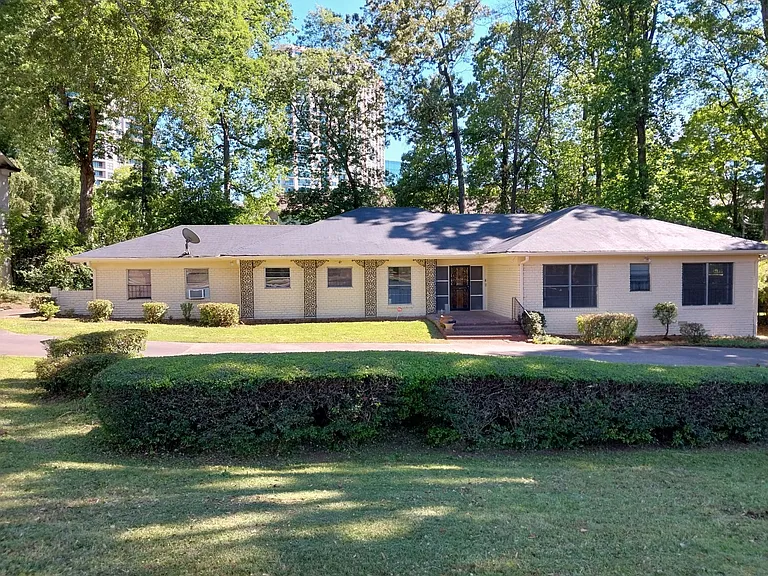 757 Old Ivy Rd NE — Photo 1